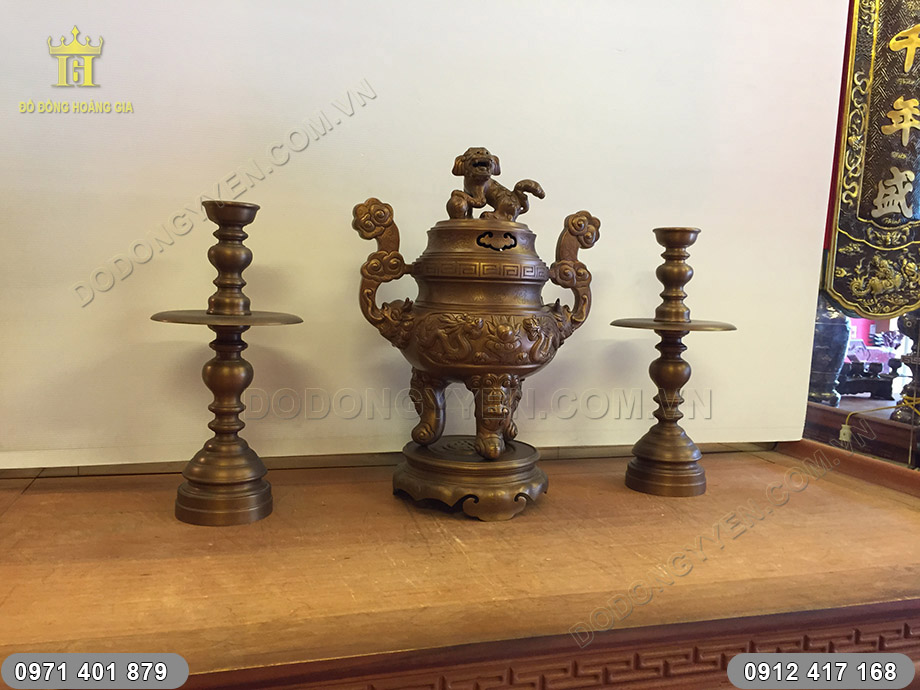 đỉnh thờ tam sự